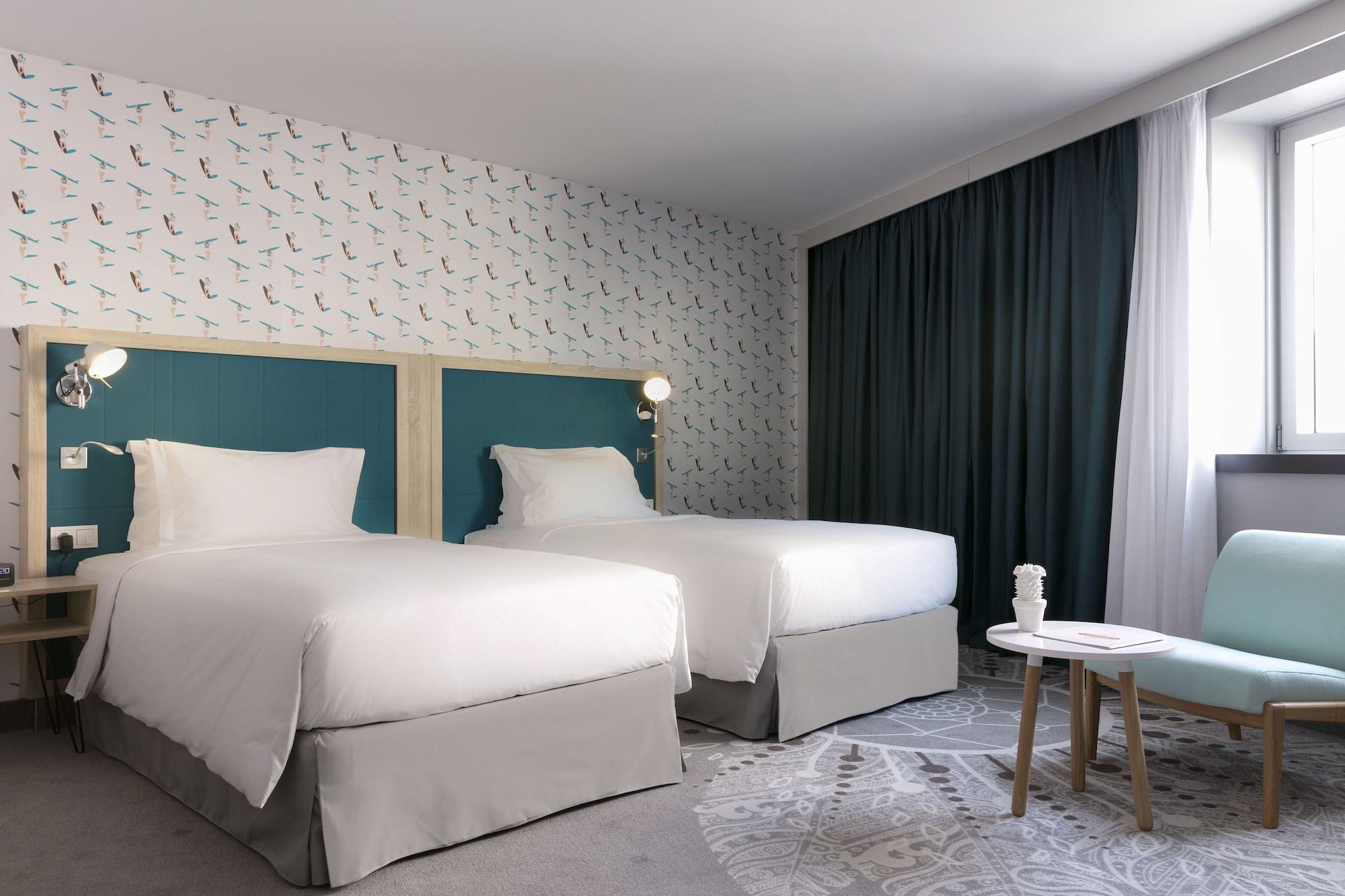Отель Hampton By Hilton Paris Клиши Экстерьер фото