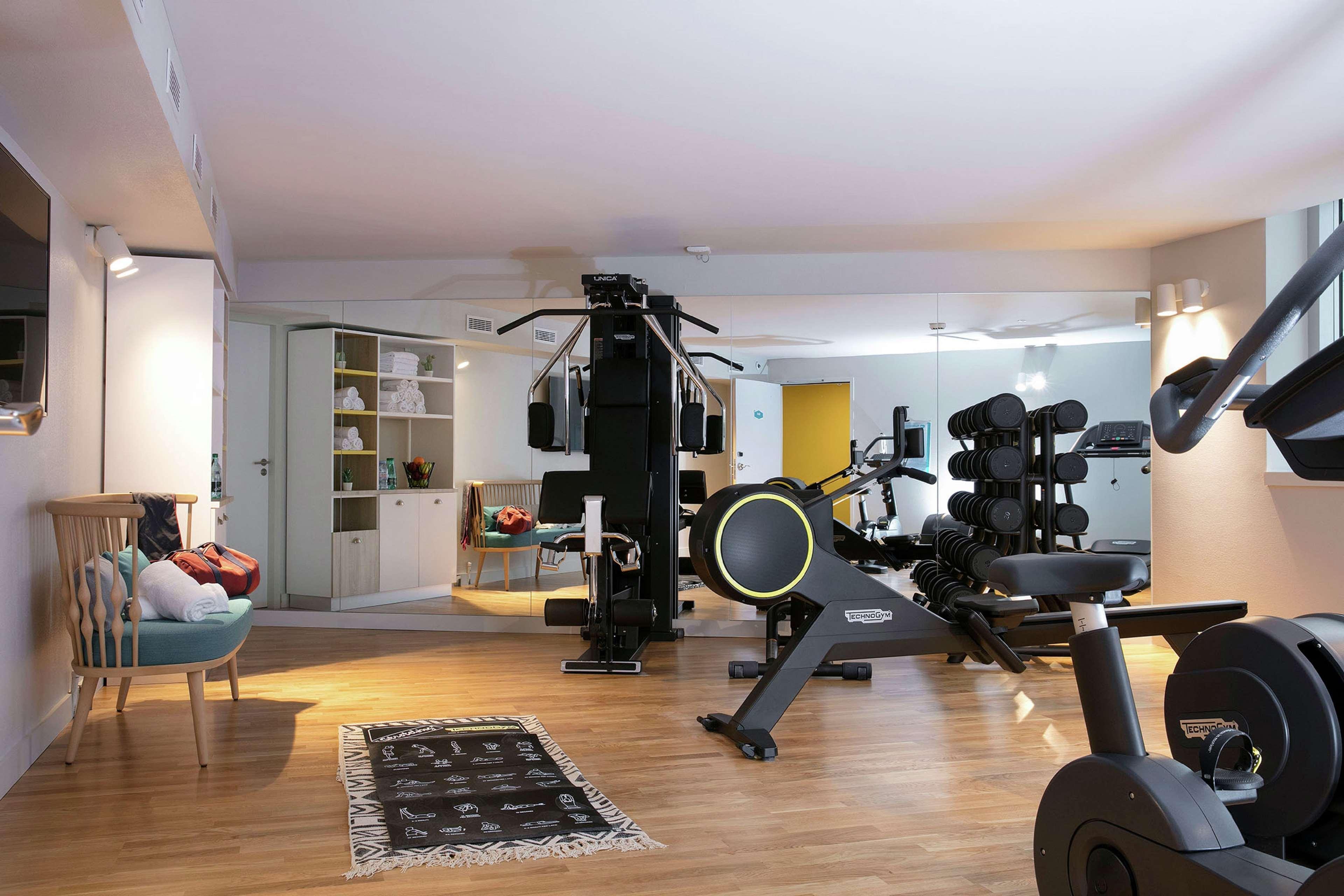 Отель Hampton By Hilton Paris Клиши Экстерьер фото