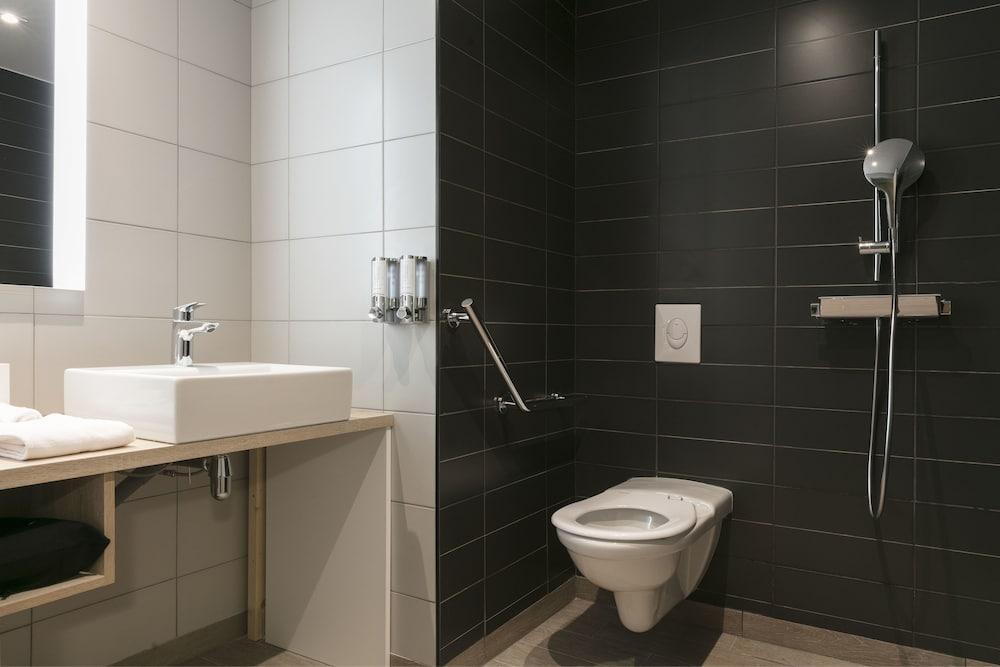 Отель Hampton By Hilton Paris Клиши Экстерьер фото