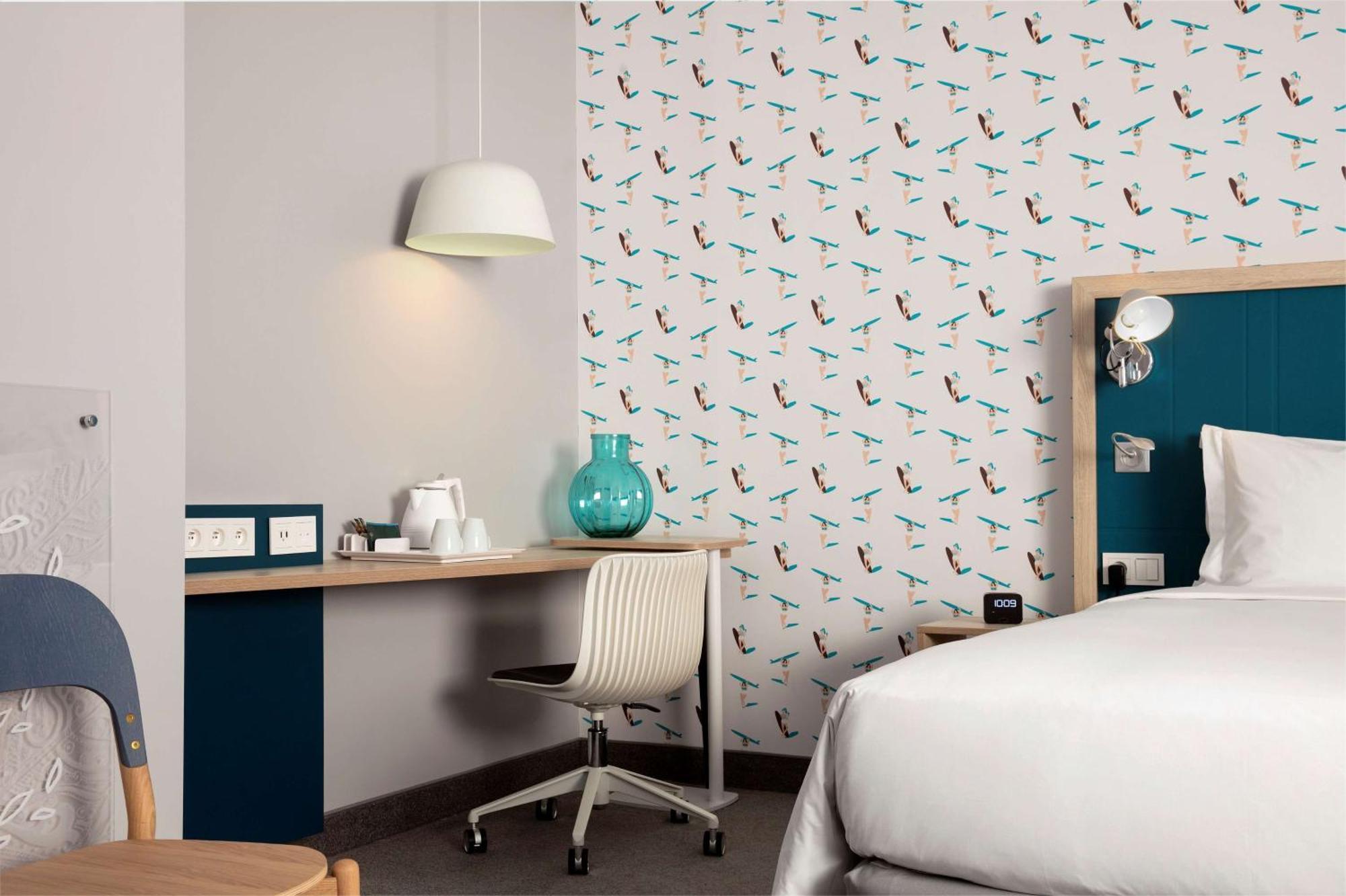 Отель Hampton By Hilton Paris Клиши Экстерьер фото
