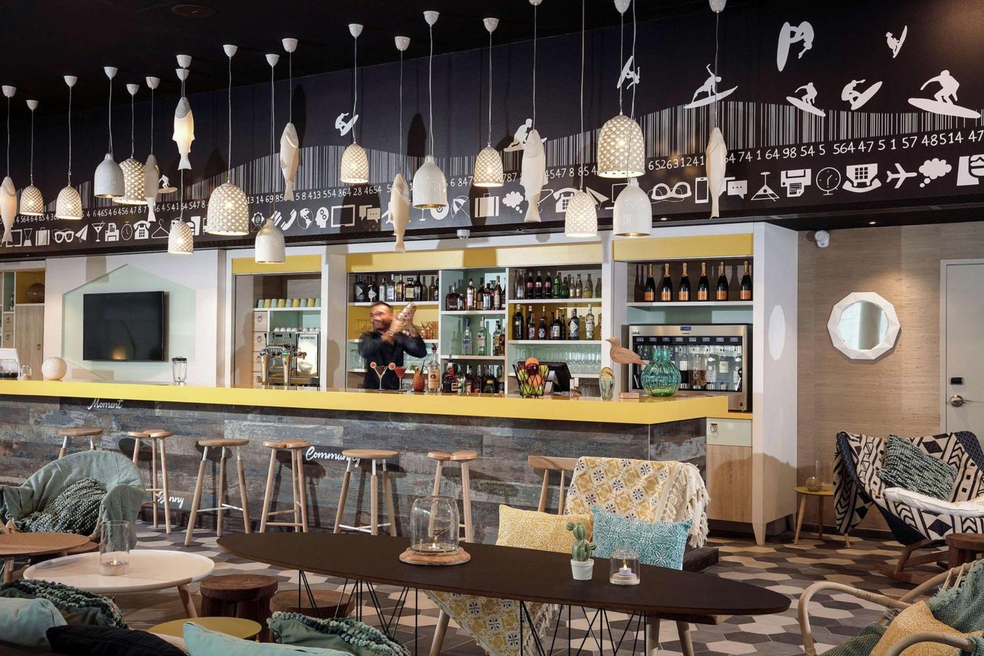 Отель Hampton By Hilton Paris Клиши Экстерьер фото