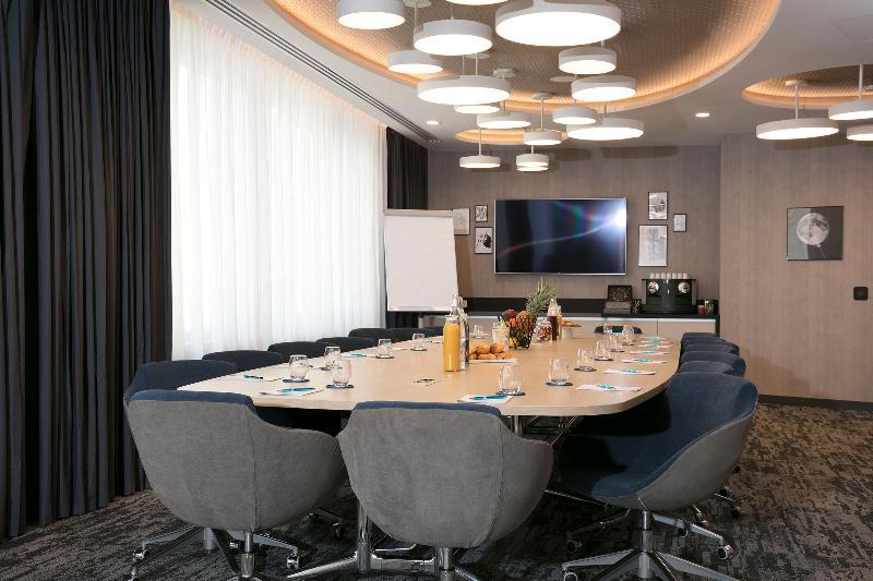 Отель Hampton By Hilton Paris Клиши Экстерьер фото